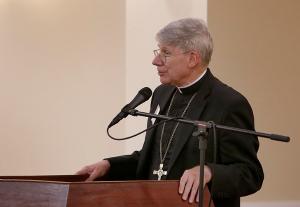 Joliet Bishop Daniel Conlon speaks at the iftar dinner at the Mecca Center in Willowbrook on May 25.(Karen Callaway/Chicago Catholic)