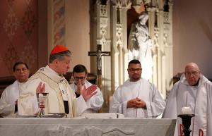 Cardinal Cupich blesses the gifts during the eucharistic prayer. (Karen Callaway/ Chicago Catholic)