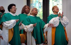Members of the choir sing during Mass. Choirs were prohibited under COVID-19 restrictions. (Karen Callaway/Chicago Catholic)