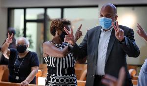Parishioners share the sign of peace. (Karen Callaway/Chicago Catholic)