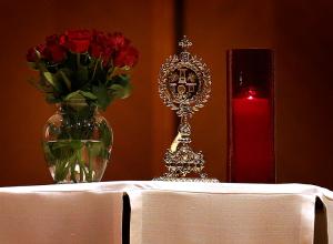 Relics of St. Francis, St. Clare and St. Carlo Acutis as seen in a reliquary near the altar. (Karen Callaway/Chicago Catholic)
