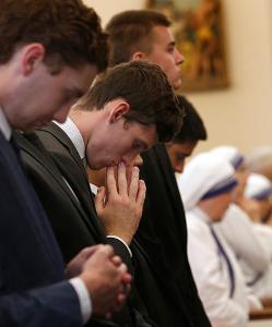Seminarians in the propaedeutic year of discernment from Mundelein Seminary pray during Mass. (Karen Callaway/Chicago Catholic)