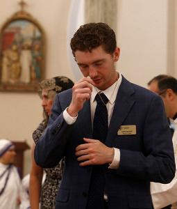 David Molfese, a seminarian for Diocese of Joliet, prays after venerating a relic of St. Mother Teresa of Kolkata. (Karen Callaway/Chicago Catholic)
