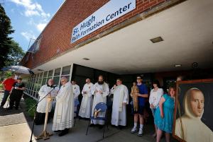 Bishop Manz dedicates the new St. Hugh Faith Formation Center on the Mater Christi worship site. (Karen Callaway/Chicago Catholic)