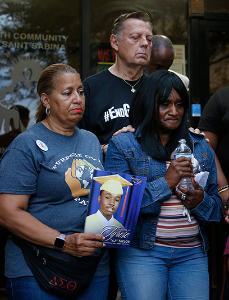 Father Michael Pfleger, Chicago fire commissioner Annette Nance-Holt and Melissa Taylor pray before the march. Taylor’s 14-year-old son Tyrese was shot and killed in North Lawndale on June 10 while he was loading his family’s belongings into a moving van as they prepared to leave the city because of gun violence. (Karen Callaway/Chicago Catholic)