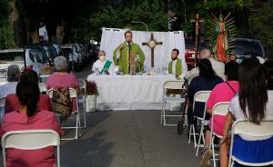 Father Marulanda delivers the homily. (Karen Callaway/Chicago Catholic)