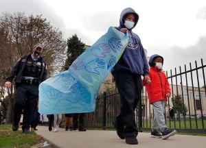 Chicago Police Department patrol from District 7 escorted the students during the walk. (Karen Callaway/Chicago Catholic)