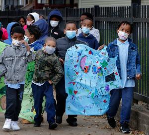 Students carry handmade signs in the walk. (Karen Callaway/Chicago Catholic)