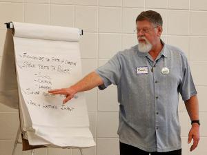 Michael Terrien shares some thoughts for discussion with the teens. (Karen Callaway/Chicago Catholic)
