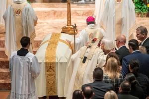 Cardinal Cupich stops to embrace Bishop Birmingham’s mother, Jeanette, in the opening procession on Oct. 7, 2023, at the cathedral. (Deacon Randy Belice/Chicago Catholic)