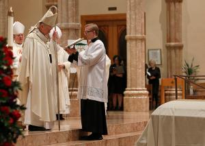 Cardinal Cupich prays during the Prayer of Commendation at the end of the funeral Mass on Oct. 7, 2023, at the cathedral. (Karen Callaway/Chicago Catholic)