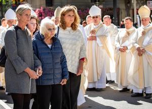 Bishop Kevin's mother, Jeanette, and his sisters watch as the body is placed into the hearse outside Holy Name Cathedral on Oct. 7, 2023. (Deacon Randy Belice/Chicago Catholic)