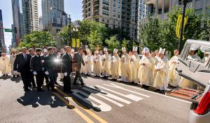 Pallbearers place the body of Bishop Kevin into the hearse outside Holy Name Cathedral on Oct. 7, 2023. Bishop Birmingham was buried at Holy Sepulchre Cemetery in Alsip. (Deacon Randy Belice/Chicago Catholic)
