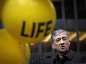 Archbishop Cupich speaks at
Federal Plaza during the opening
rally of the Chicago March for Life on
Jan. 18. Thousands rallied there
before marching through downtown
to the James R. Thompson Center
for a closing rally. (Karen Callaway / Catholic New World)
