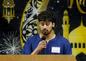 Afaan Hussain offers a prayer before Muslims break their fast during Ramadan. (Karen Callaway/Chicago Catholic)