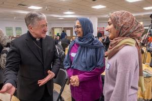 Cardinal Cupich shares conversation with Muslim students. (Deacon Randy Belice/Chicago Catholic)