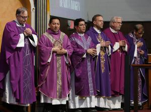 Bishop Tim O'Malley gathered for Mass with parishioners and visiting priests for a celebration. (Karen Callaway/Chicago Catholic)