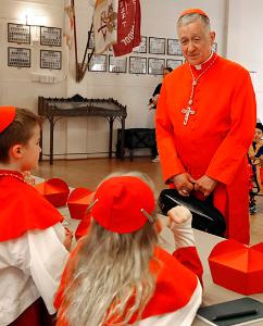 During time with just the student cardinals, Cardinal Cupich listens to a question. (Karen Callaway/Chicago Catholic)