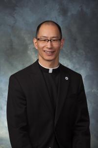 Christian K. Shiu nació en Chicago y tiene 29 años. Su primera asignación es en St. Gilbert, Grayslake. Estudio en la Escuela Católica China St. Therese, la Academia Kenwood, la Escuela Secundaria Hyde Park, la Universidad DePaul y la Universidad de Santa María del Lago/ Seminario de Mundelein. Su primera misa es el 20 de mayo a las 10:30 a.m. en la Iglesia Católica China St. Therese, 218 W. Alexander St.