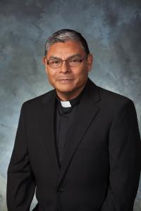 Misabet García Gil nació en Cuernavaca, México y tiene 50 años. Su primera asignación es en St. Paul, Chicago Heights. García Gil cuenta con títulos de maestría en ingeniería industrial y química en México y asistió a la Universidad de Santa María del Lago/ Seminario de Mundelein y al Seminario Regional St. Vincent de Paul.