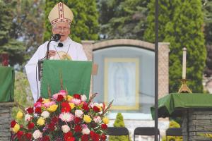 Rev. Plácido Rodríguez:
El 13 de diciembre de 1983, la Arquidiócesis de Chicago ordenó a su primer obispo hispano, Rev. Plácido Rodríguez C.M.F. Nacido en 1940 en Celaya, Guanajuato, México, llegó con su familia a Chicago en 1953, y cuando fue designado por el papa San Juan Pablo II, era pastor de Nuestra Señora de Fátima, en Perth Amboy, N.J. desde 1981. Foto: Julie Jaidinger/Católico