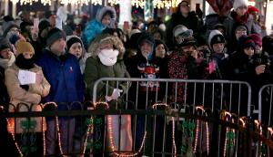 Miles de personas desafían el frío para hacer la peregrinación al Santuario de Nuestra Señora de Guadalupe en Des Plaines, IL el 11 de diciembre, la víspera de su fiesta. Foto: Karen Callaway/Católico