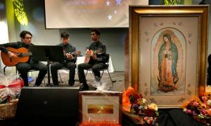 El cardenal Cupich ofreció las palabras de apertura y entregó reconocimientos en la Vigésima Celebración de Noche de Gala el 20 de septiembre en IUOE Local 399 Union Hall, 2260 S. Grove St. en Chicago, IL. La noche honró a los católicos que sirven y trabajan en el Ministerio Hispano en la Arquidiócesis. Cerca de 150 parroquias que ofrecen ministerio hispano y varias agencias arquidiocesanas estuvieron representadas por los asistentes de la noche. Foto: Karen Callaway/Católico