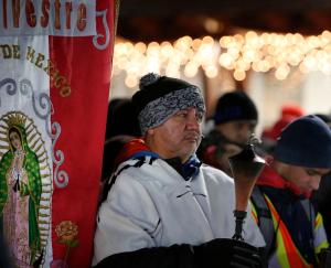 Peregrinos se encaminan al Santuario en la víspera de su día de fiesta el 11 de diciembre. Foto: Karen Callaway/Católico