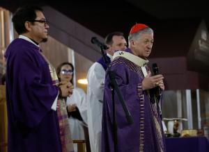 El cardenal Cupich celebra la misa de Miércoles de Ceniza el 18 de febrero en Ntra. Sra. del Monte Carmelo.