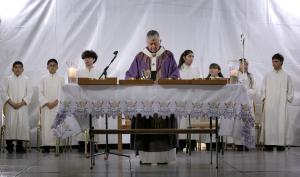 “Este es un día que les habla especialmente a aquellos que viven en las sombras” dijo el cardenal en su homilía.