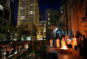 El cardenal Cupich fue el celebrante principal en la Vigilia Pascual con la Orden de Iniciación Cristiana de Adultos en la Catedral del Santo Nombre el 4 de abril.