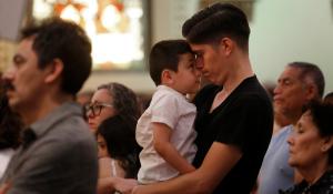 Feligreses durante la misa en Ntra. Sra. de Fátima el 26 de julio de 2026.