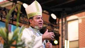 El obispo José María García Maldonado ofició la misa al aire libre en La Villita.