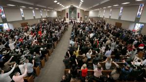Feligreses de San Beda el Venerable-San Denis en la misa del 3 de abril.