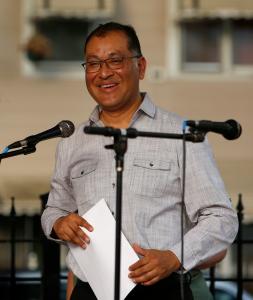 El padre Carmelo Méndez, pastor de la recién formada parroquia San Oscar Romero.