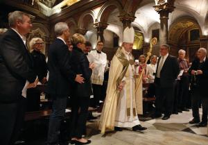 El nuevo cardenal Cupich llega para un servicio de oración en el que tomó posesión de su iglesia titular San Bartolomé en la isla Tiber el 20 de noviembre. Foto:Paul Haring/CNS