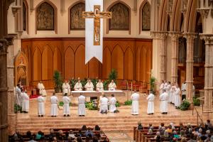 Durante la ordenación de los diáconos permanentes y transitorios el 13 de mayo en la Catedral del Santo Nombre. Foto: Diácono Randy Belice para la Arquidiócesis de Chicago.