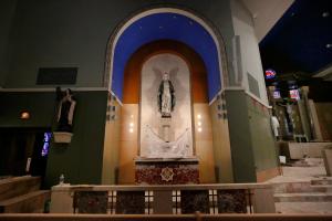 Las estatuas permanecerán después de ser limpiadas y con las paredes recién pintadas.
