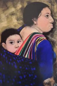 “La madre con su hijo, me recuerdan mucho a María y Jesús. Las madres que vienen de tan lejos vienen cargando a sus hijos” comentó la Hna. Norma. Foto proporcionada.
