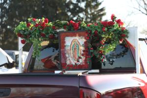 El Santuario de Ntra. Sra. de Guadalupe en Des Plaines organizó el 1 de diciembre una peregrinación de camionetas como parte de las actividades rumbo a la celebración del 12 de diciembre. Foto: Javier García/Católico