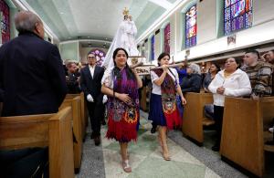 Our Lady of Mercy es la parroquia que alberga una gran comunidad ecuatoriana, con una profunda devoción por Nuestra Señora de la Nube.