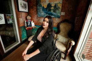 Durante la pandemia, conoció a otro parapléjico y comenzaron Empower Disability, un grupo de apoyo para otras personas que necesitan sillas de ruedas.