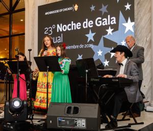 The Hubert Singers, grupo de la escuela St. Hubert, amenizó la velada. Después de la premiación hubo baile.