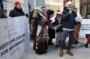 Miembros de Hermanas y Hermanos de Inmigrantes durante la Posada por la Reforma Migratoria.
